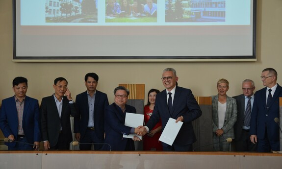 Signature of the bilateral agreement with Hong Duc University in Vietnam